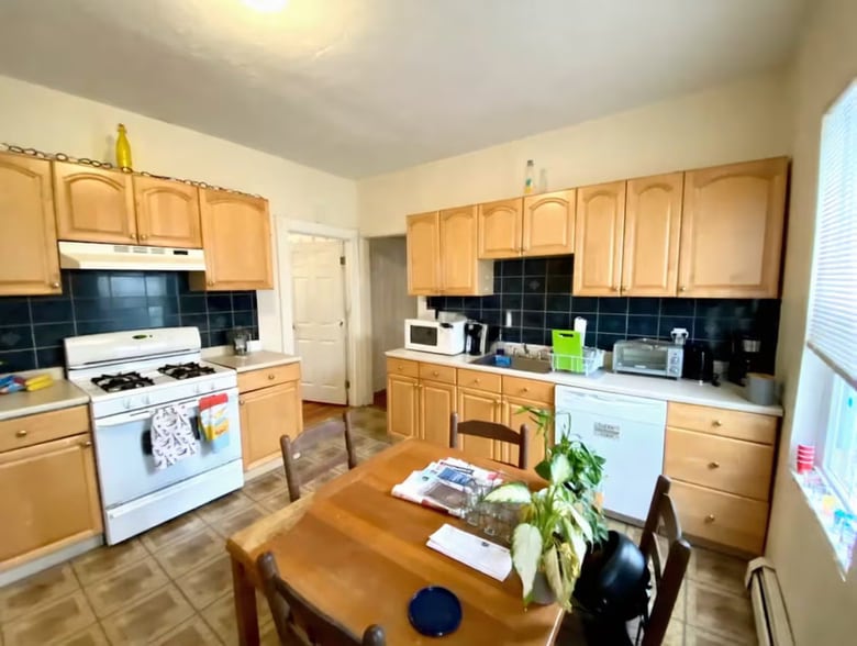 *Pictures are representative samples of the advertised unit. In some cases, the actual units you tou - 30 Darling St