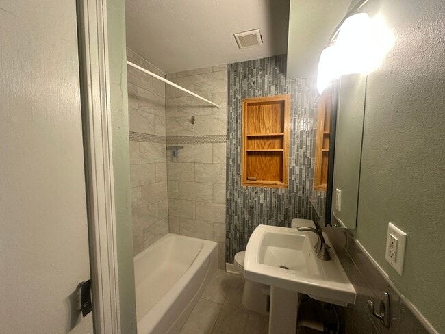 Building Photo - 820 3rd Ave S