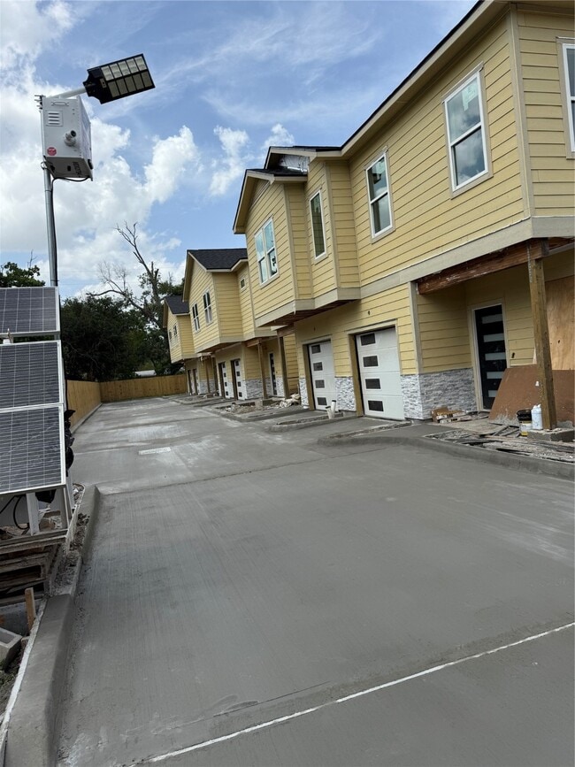 Building Photo - 3533 Alderfer St