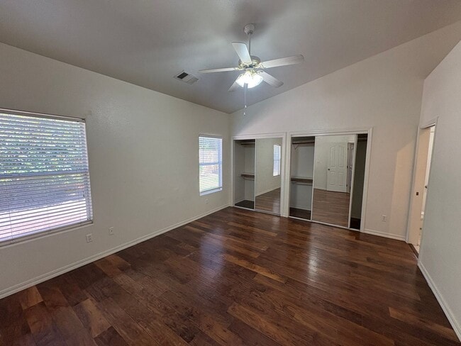 Building Photo - Gorgeous 4 Bedroom in NW Visalia!