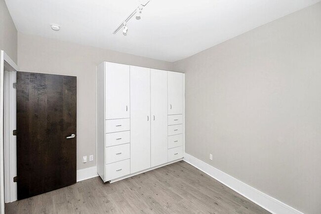 Building Photo - Industrial Corner 2BD/2BA Condo at Steelhaus in Plaza Midwood!