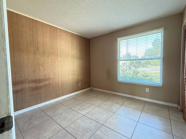 Building Photo - 1997 SE Burgundy Ln