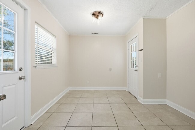 Building Photo - 3 bedroom in Mary Esther Heights!