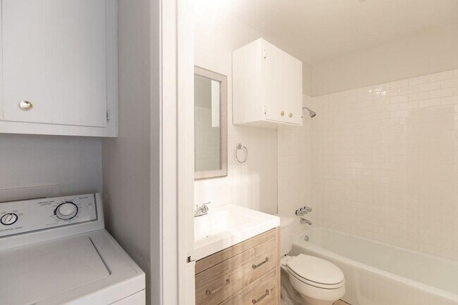 Building Photo - 203 Northcrest Cir