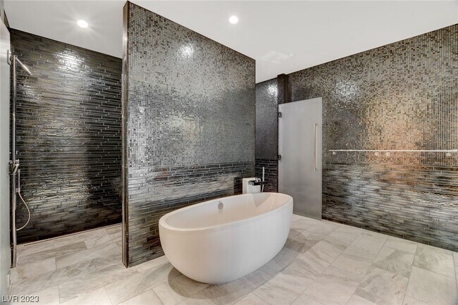 Building Photo - 3750 Las Vegas Blvd S