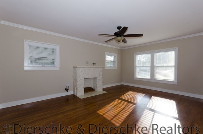 Building Photo - 1007 Austin St
