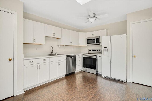 Building Photo - Convenient Midlothian Lucks Lane area on the water!