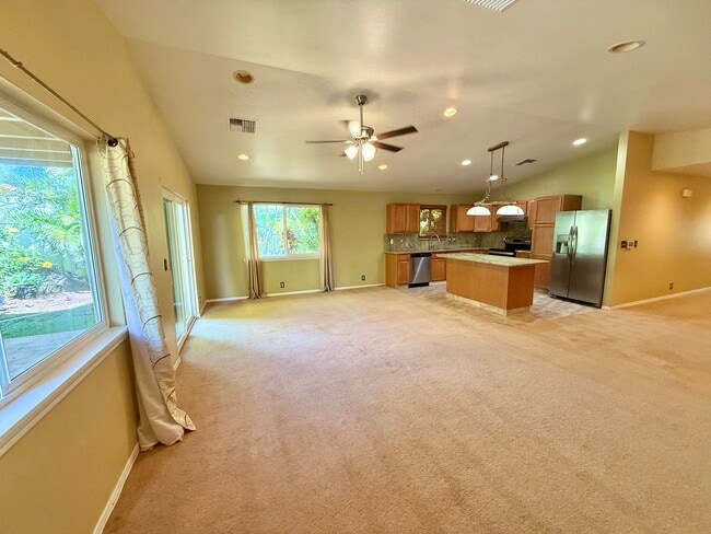 Building Photo - 3 Bedroom / 2 Bathroom House for Rent in Waikapu Gardens!