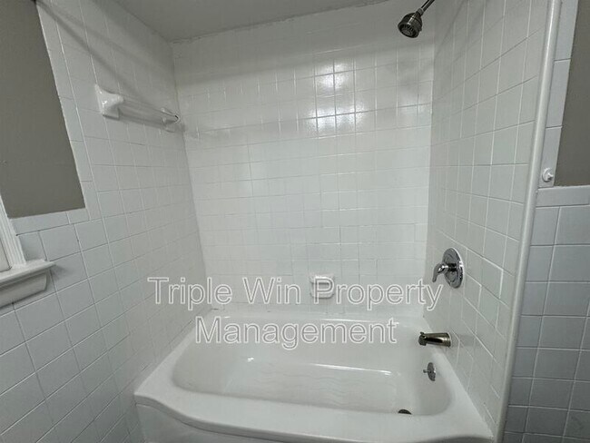 Building Photo - 8629 Elwyn Dr