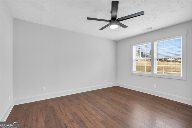 Building Photo - 713 N Lakeshore Dr