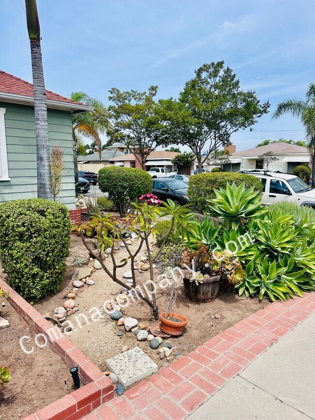 Building Photo - 4806 Aragon Dr