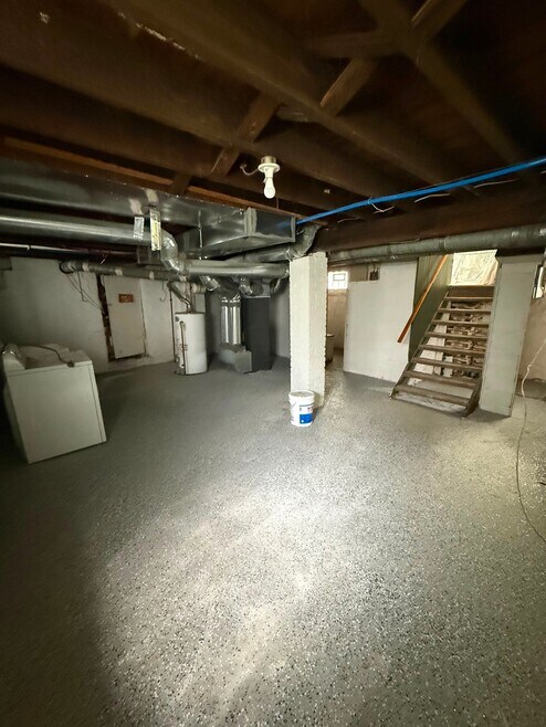 Building Photo - 8103 Jeffries Ave
