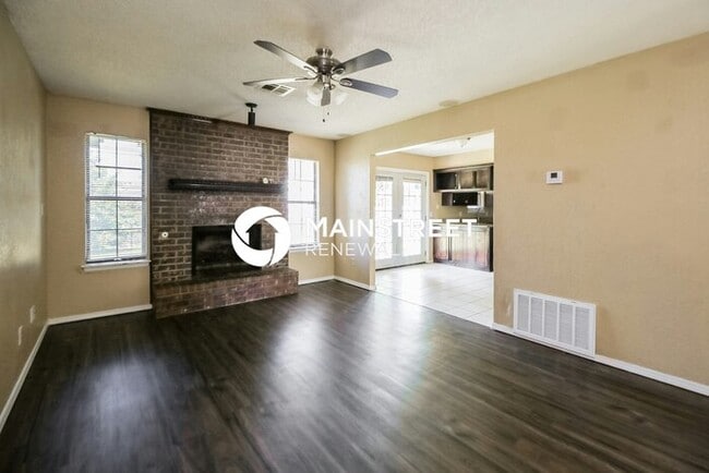 Building Photo - 4 Bedroom Pet-Friendly Home in Oklahoma City, OK with Main Street Renewal
