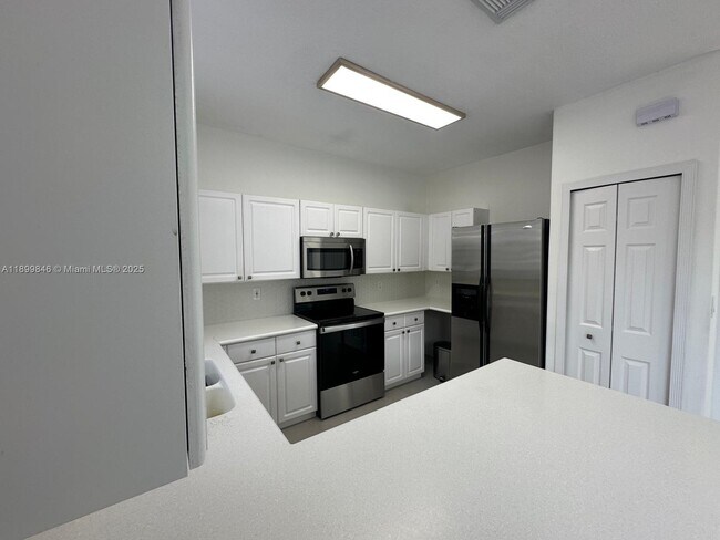 Building Photo - 10101 NW 32nd Terrace
