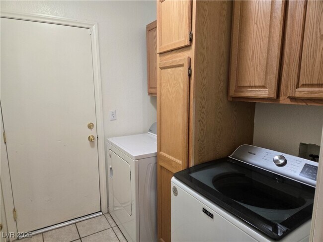 Building Photo - 326 Laguna Glen Dr