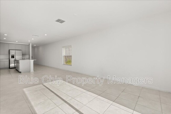 Building Photo - 1725 White Water Ct