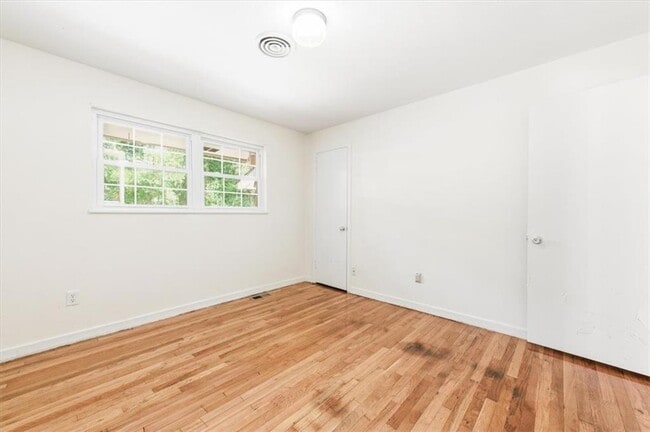 Building Photo - 704 Fort King George Dr