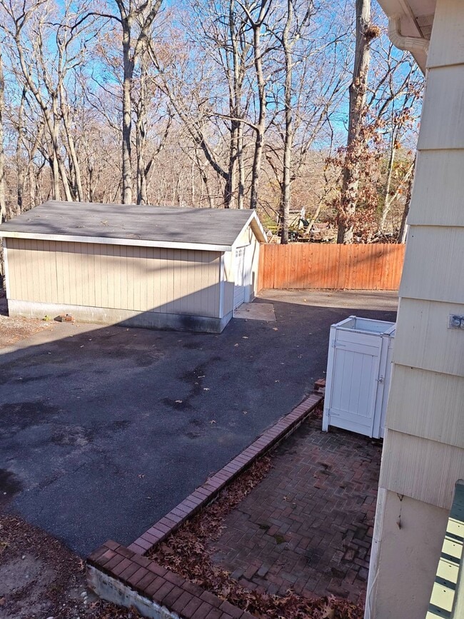 Building Photo - 2354 N Wading River Rd