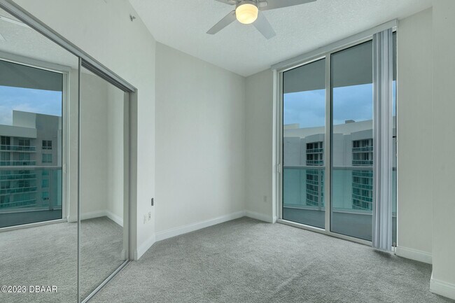 Building Photo - 241 Riverside Dr