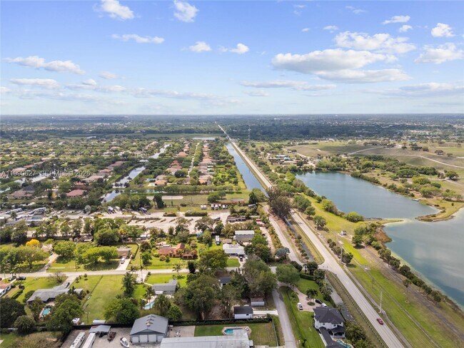 Building Photo - 14171 SW 37th Ct