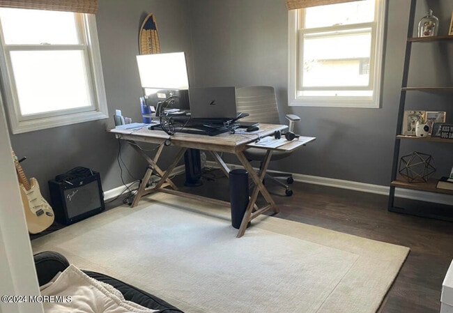 Building Photo - 509 Laurel Ave