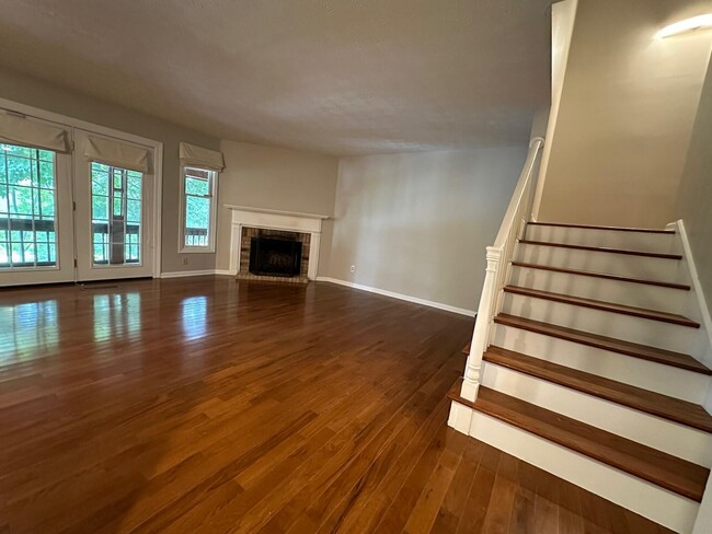 Building Photo - 3505 Lakeside Ct