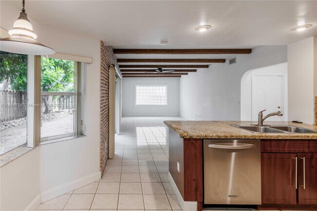 Building Photo - 4670 SW 154th Pl