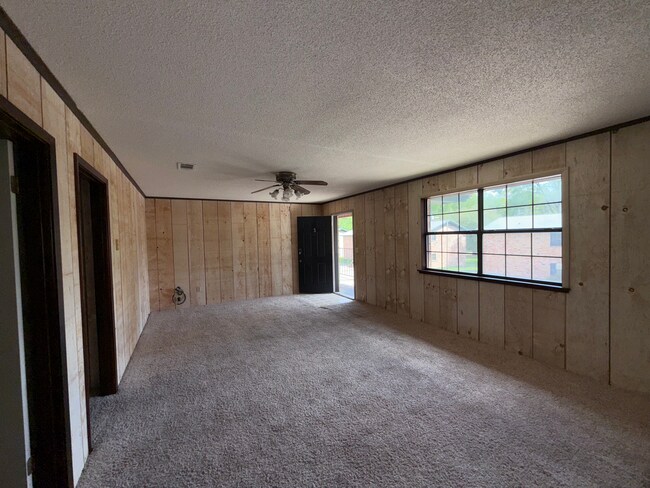 Building Photo - Oak Ridge Apartment