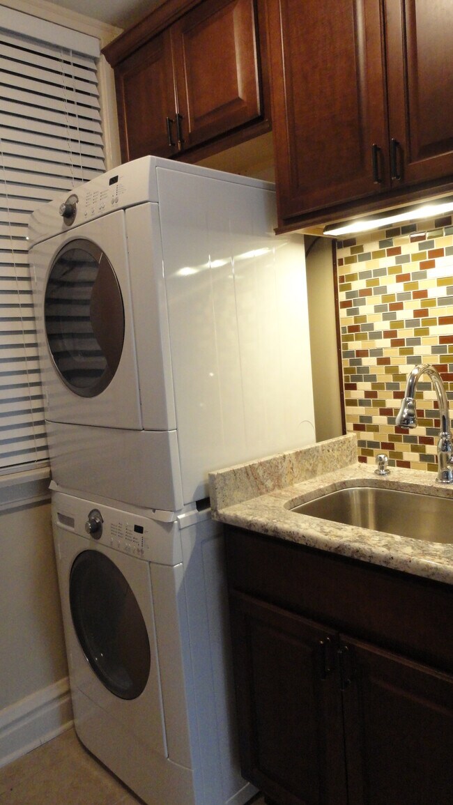 Building Photo - 1008 Curtiss