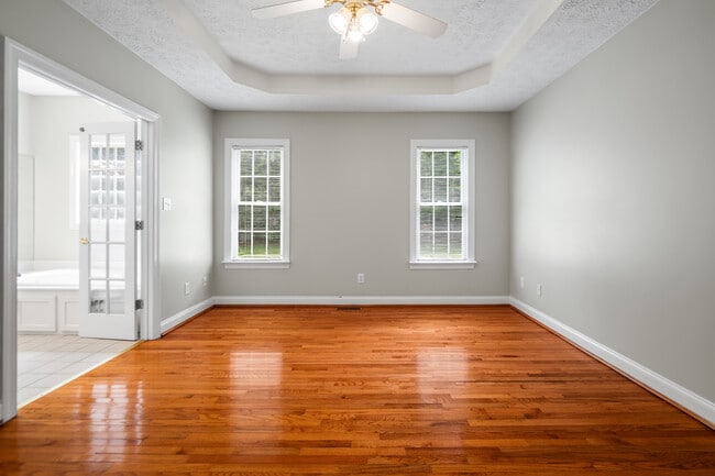 Building Photo - 619 Greyshire Dr