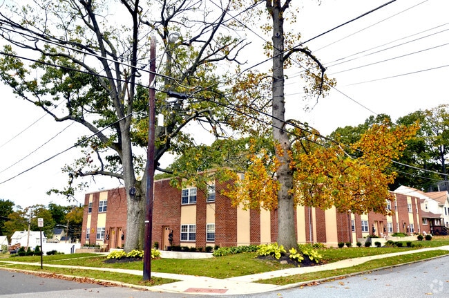 Primary Photo - Hillcrest Apartments