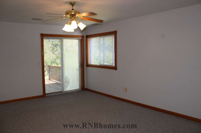 Building Photo - 677 Hoppe Ln