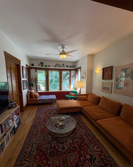 Building Photo - 3352 N Avers Ave