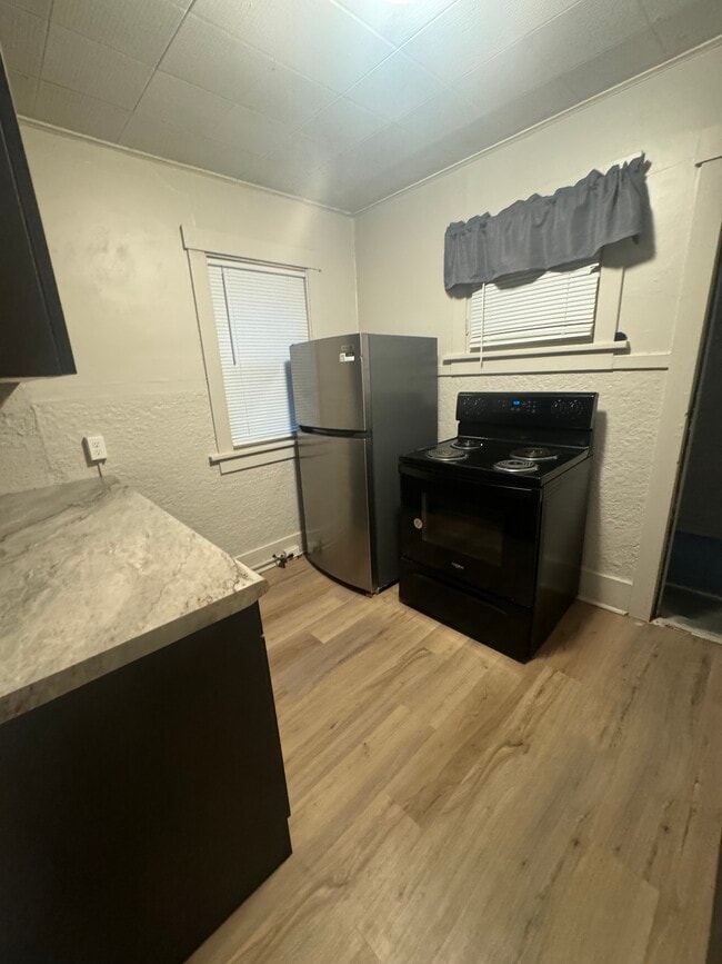 Building Photo - 165 Huff St