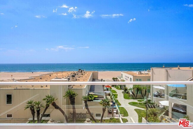 Building Photo - 7301 Vista Del Mar