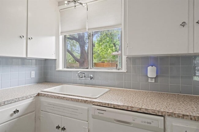 Building Photo - 5212 Berkman Dr