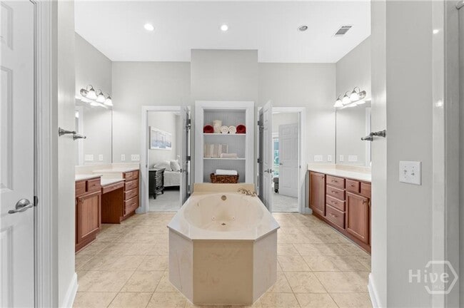 Building Photo - Richmond Hill 3 Bedrooms 2 1/2 Baths with Lagoon View, Screened Porch and Amenities