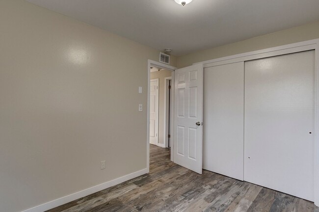 Building Photo - 850 SW 6th Ave