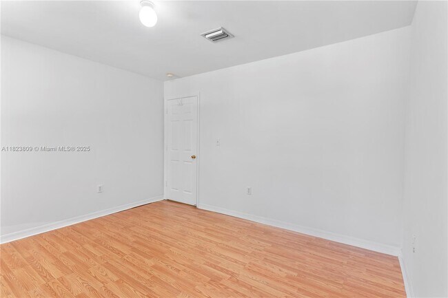 Building Photo - 6525 Southwest 55th Terrace