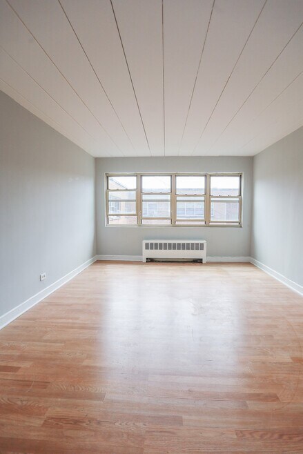 Building Photo - 5653 N Christiana Ave