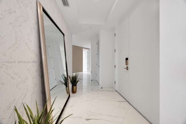 Building Photo - 301 Altara Ave