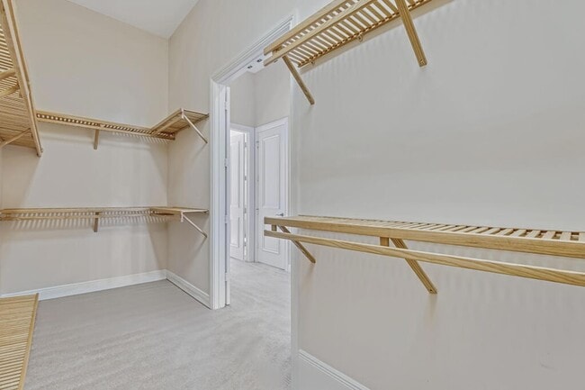 Building Photo - 10513 Versailles Blvd