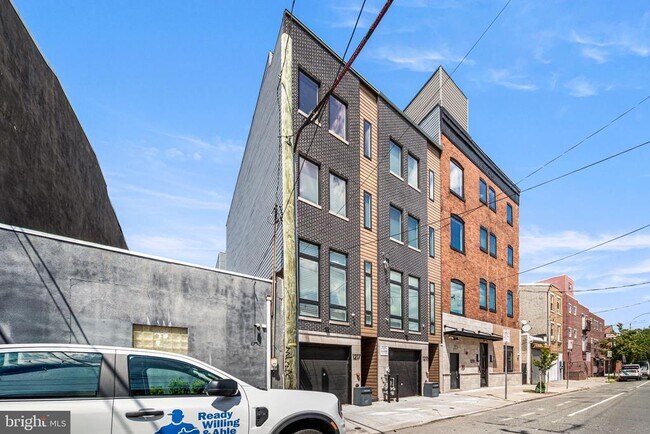 Building Photo - 1217 Bainbridge St