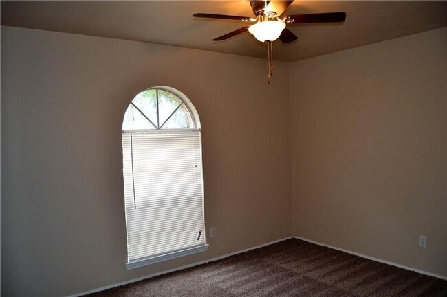 Building Photo - 2937 Emberwood Dr