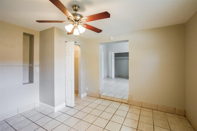 Building Photo - 530 S 28th Ave