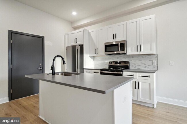 Building Photo - 2157 E Lehigh Ave