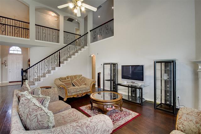 Building Photo - 705 Sundown Way