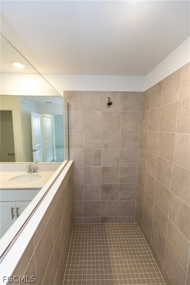 Building Photo - 16572 Kingwood Ln