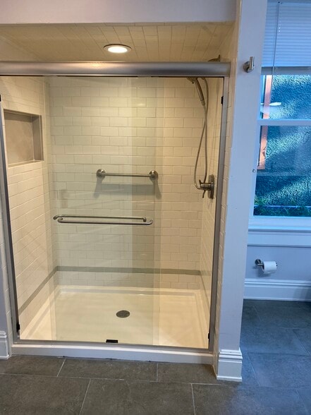 Building Photo - 618 W 26th St