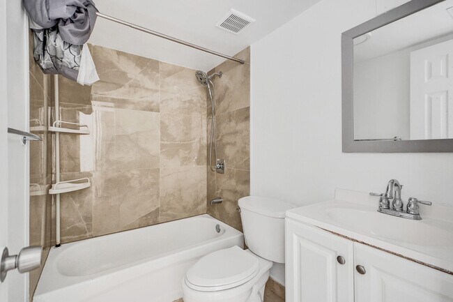 Building Photo - 1801 S Treasure Dr